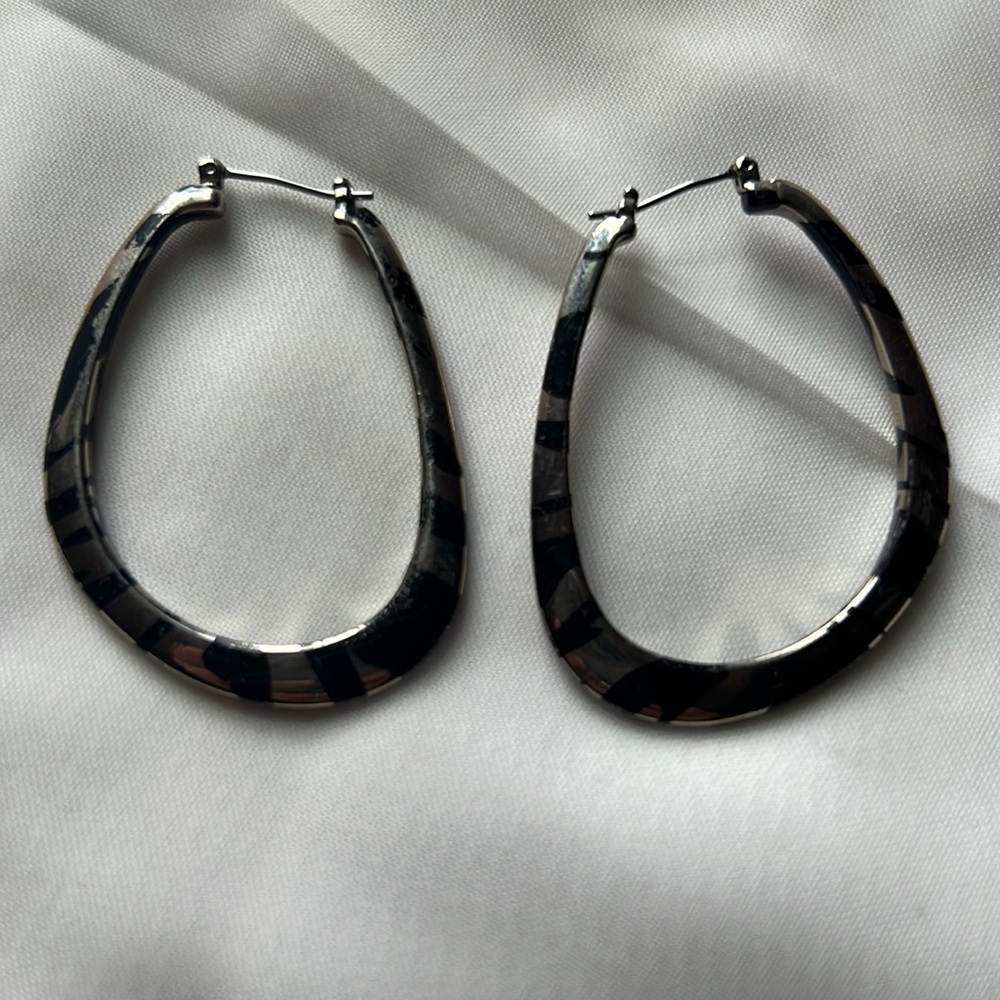 Women’s earrings